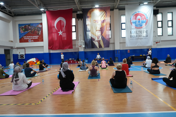 Maltepe Belediyesi'nden kadınlara ücretsiz yoga desteği<