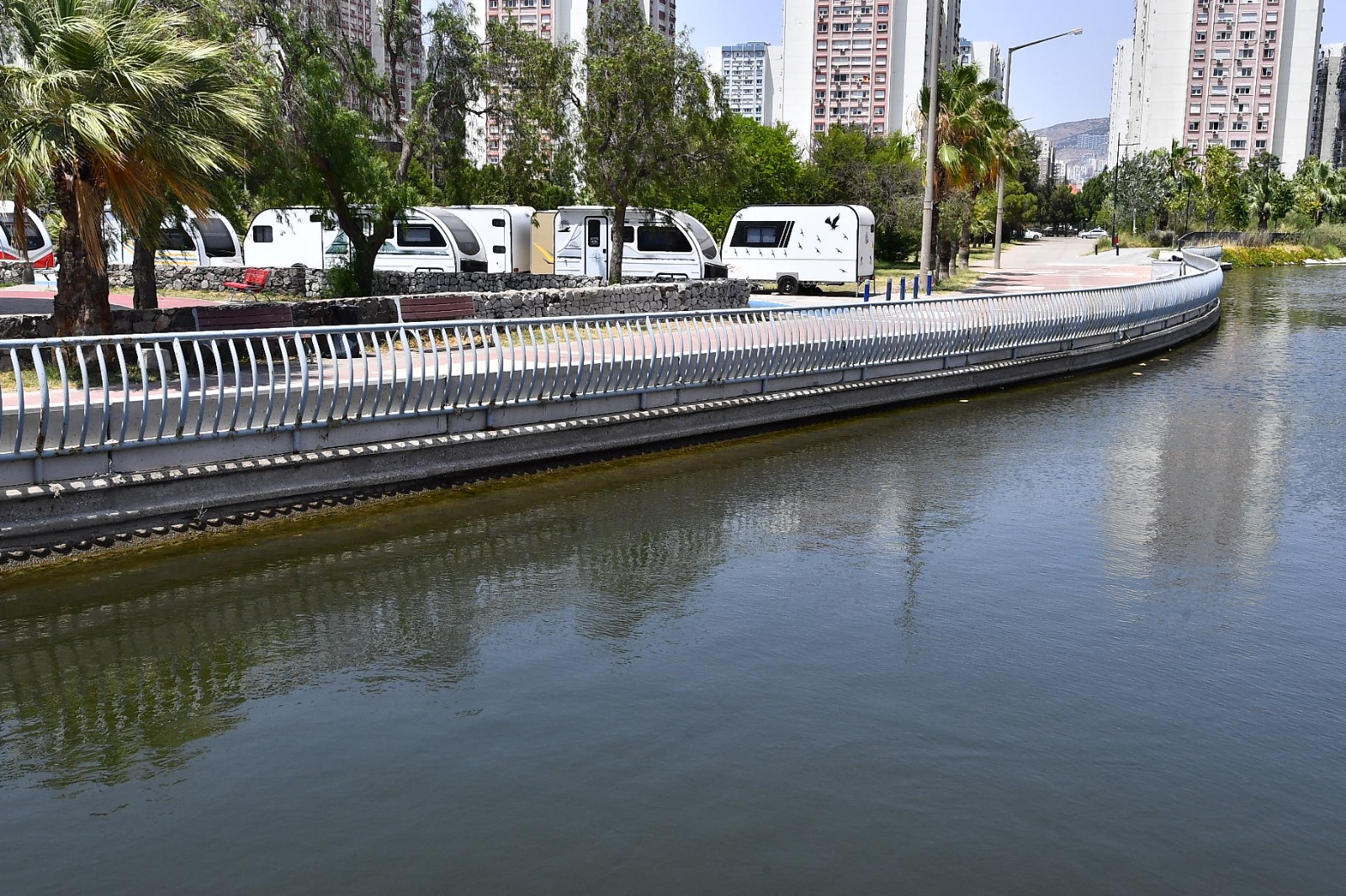 İzmir Karşıyaka’da su taşkınlarına önlem<