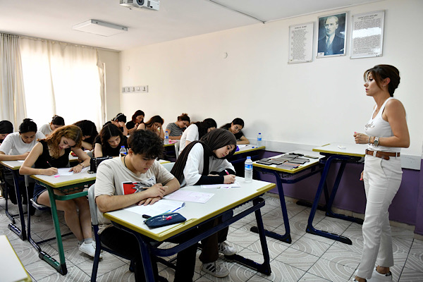 MURGEM öğrencilerinden YKS’de yüzde 96'lık başarı<