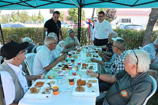 Huzurevi sakinleri için piknik düzenlendi<
