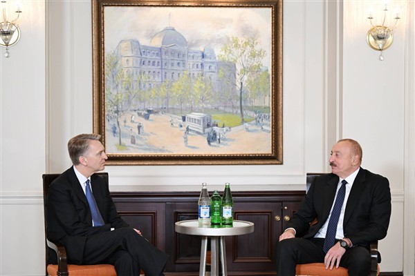 Aliyev, Brookfield Asset Management CEO’su Flatt ile görüştü<