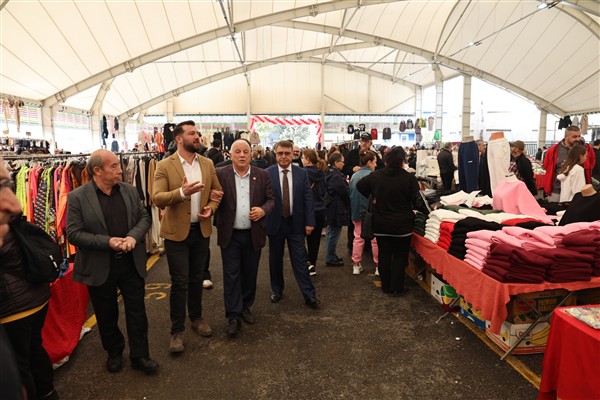 Nilüfer Altınşehir Mahallesi'nde giyim pazarı açıldı<