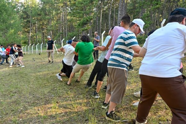 Bursa Gençlik Kampında görme engelli gençler doğayla buluştu<