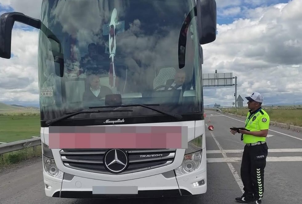 Kars’ta Kurban Bayramı kapsamında otobüslerde trafik denetimi<