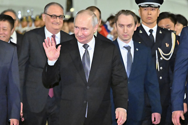 Putin, resmi ziyaret kapsamında Beijing’e geldi<