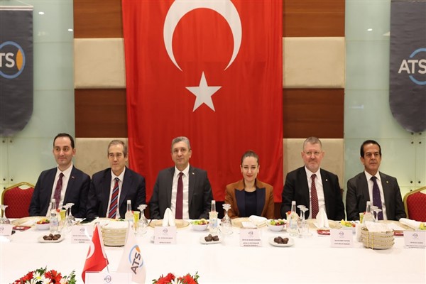 Başkan Vekili Özdemir, iş dünyasıyla iftarda buluştu
