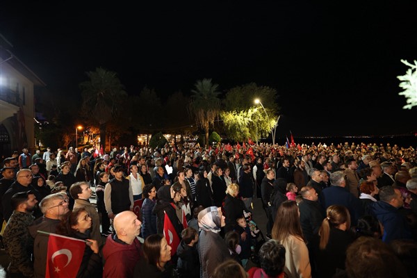 Karamürsel'de fener alayı düzenlendi