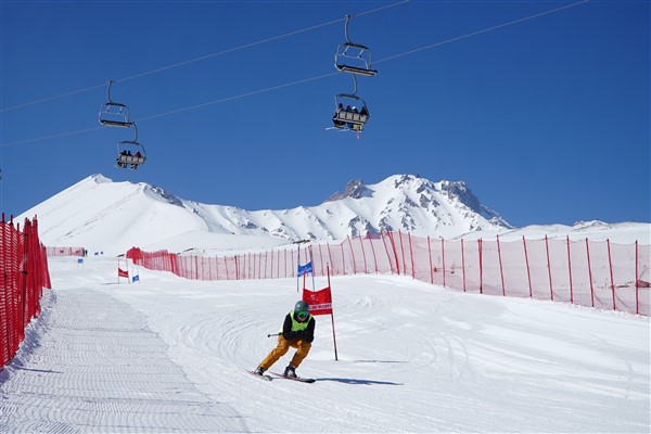 Erciyes'te 4’üncü Diplomatik Kayak ve Snowboard Yarışı düzenlendi<