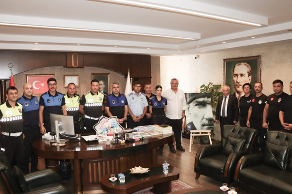 Başkan Gürel, Zabıta Haftası’nda personelle bir araya geldi<
