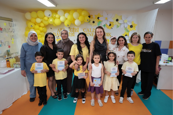 Konak Zeytinlik Mutlu Çocuklar Oyun Evleri’nde karne sevinci<