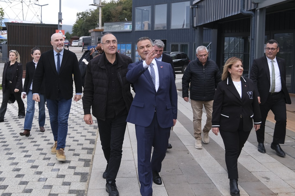 Sunay Akın, İzmit Bıçkıdere Göleti 100. Yıl Parkı’nı ziyaret etti<