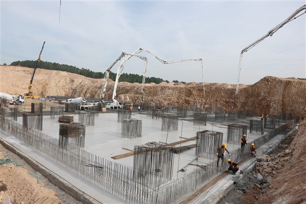 Çayırova Devlet Hastanesi’nin temel betonu dökülüyor