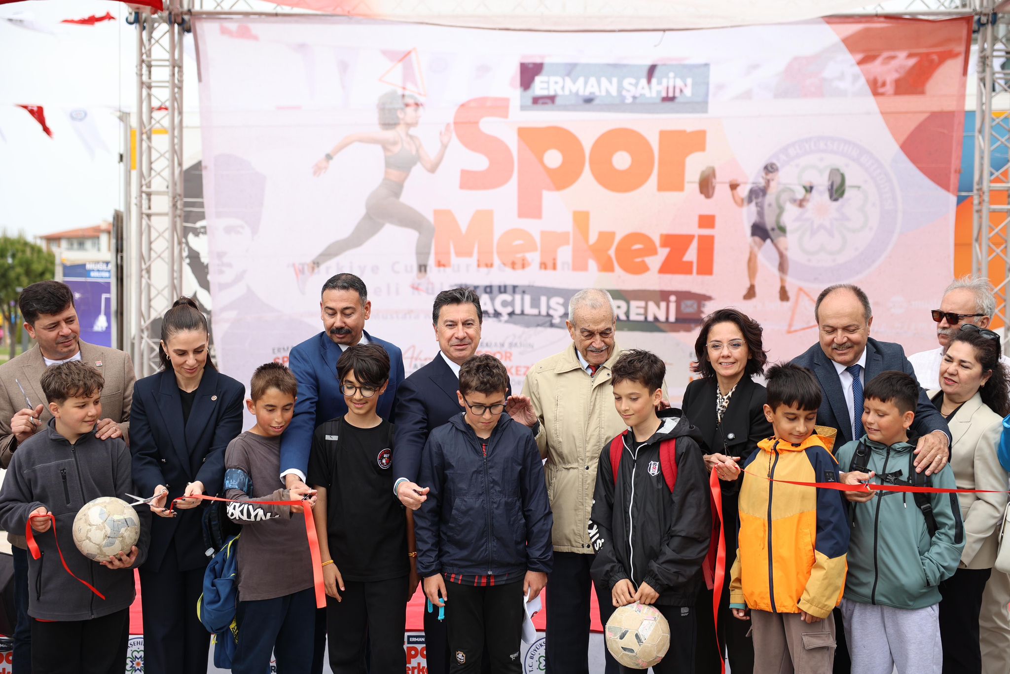 Erman Şahin Spor Merkezi Muğla’da hizmete açıldı<