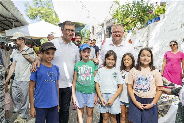 Başkan Tugay, Oyuk Festivali'nde yurttaşlarla buluştu<