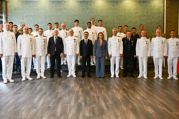 Vali Aktaş’tan Deniz Eğitim ve Garnizon Komutanlığı'na bayram ziyareti<