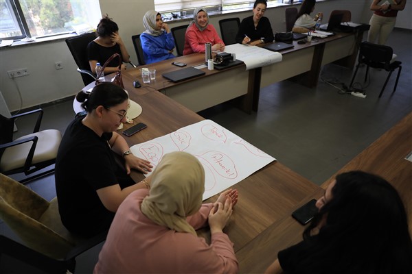 Kadınlar Atölyesi'nde Toplumsal Cinsiyet Rolleri ve Kadın Özgürlük Paradigması tartışıldı