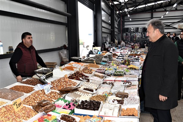 Başkan İduğ, pazar esnafını ziyaret etti