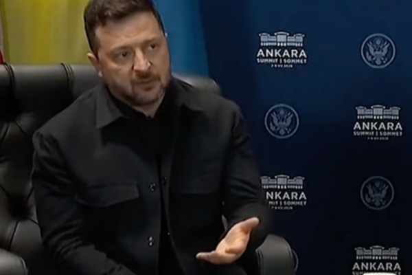 Zelenski: Rusya gece 120'den fazla İHA ve 12 füze fırlattı