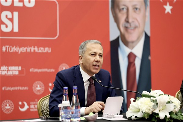 Yerlikaya: 1 ton 625 kilogram uyuşturucu hap hammaddesi ele geçirdik