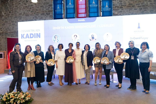 İzmir’de “Cesaretin Adı: Kadın Zirvesi” düzenlendi