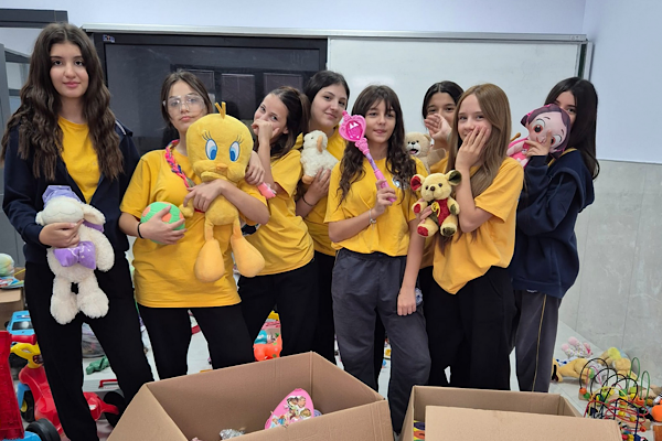 Bursalı öğrencilerden “Oyuncaksız Çocuk Kalmasın” projesi