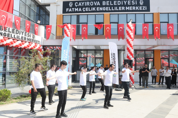 Çayırova’da özel bireylerden anlamlı gösteri<