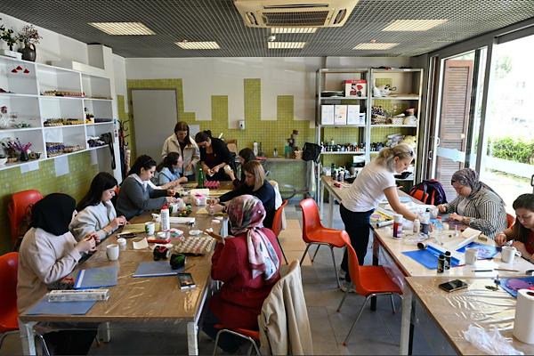 Manisa’da ücretsiz sanat atölyelerine yoğun ilgi<