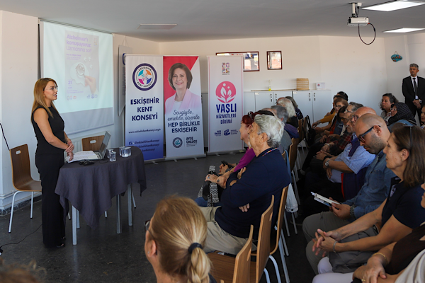 Eskişehir'de Alzheimer ve demans konusunda uzman söyleşisi düzenlendi<