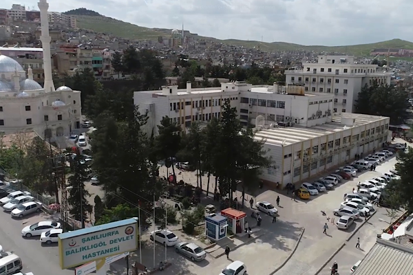 Şanlıurfa’da 29 santimetrelik miyom başarıyla çıkarıldı<