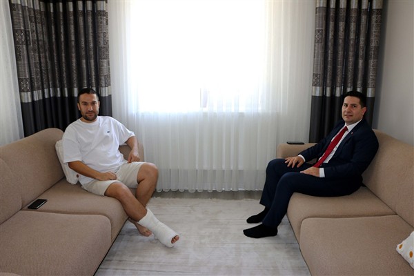 Özdemir’den 15 Temmuz gecesi ilk müdahaleyi yaptığı gaziye ziyaret<