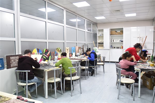 Malatya Büyükşehir'den engelli bireylere yönelik resim kursu<