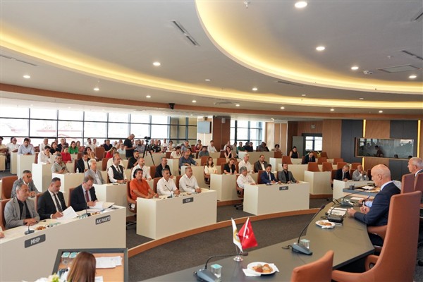 Eski belediye binasının geleceğine Alanyalılar karar verdi<