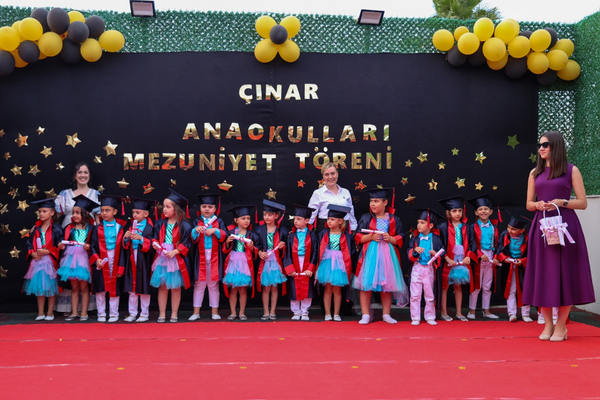 Buca Çınar Anaokulları’nda mezuniyet sevinci<