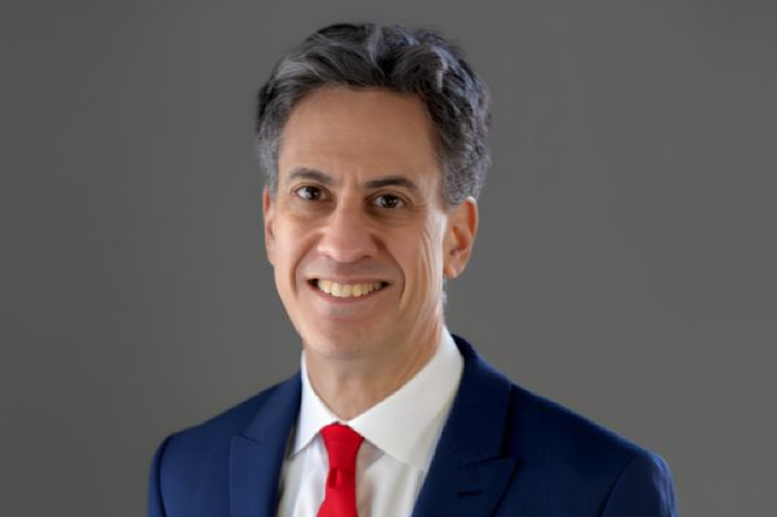 Miliband: Küresel toplum barış için sessiz kalmayacak<