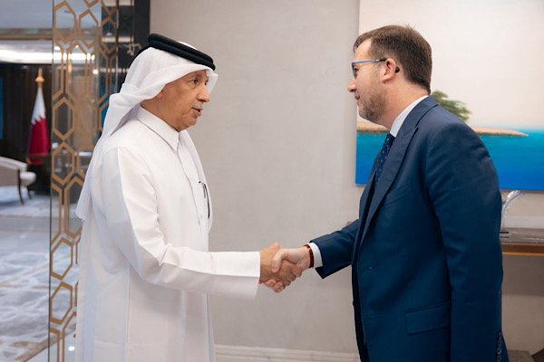 Al Muraikhi, ABD'nin Doha Büyükelçiliği Maslahatgüzarı Hodges ile görüştü<