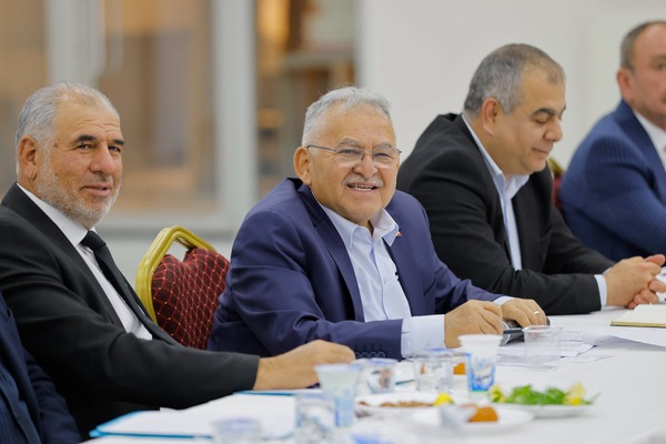Büyükkılıç, Sarız ve Pınarbaşı'nda muhtarların taleplerini dinledi