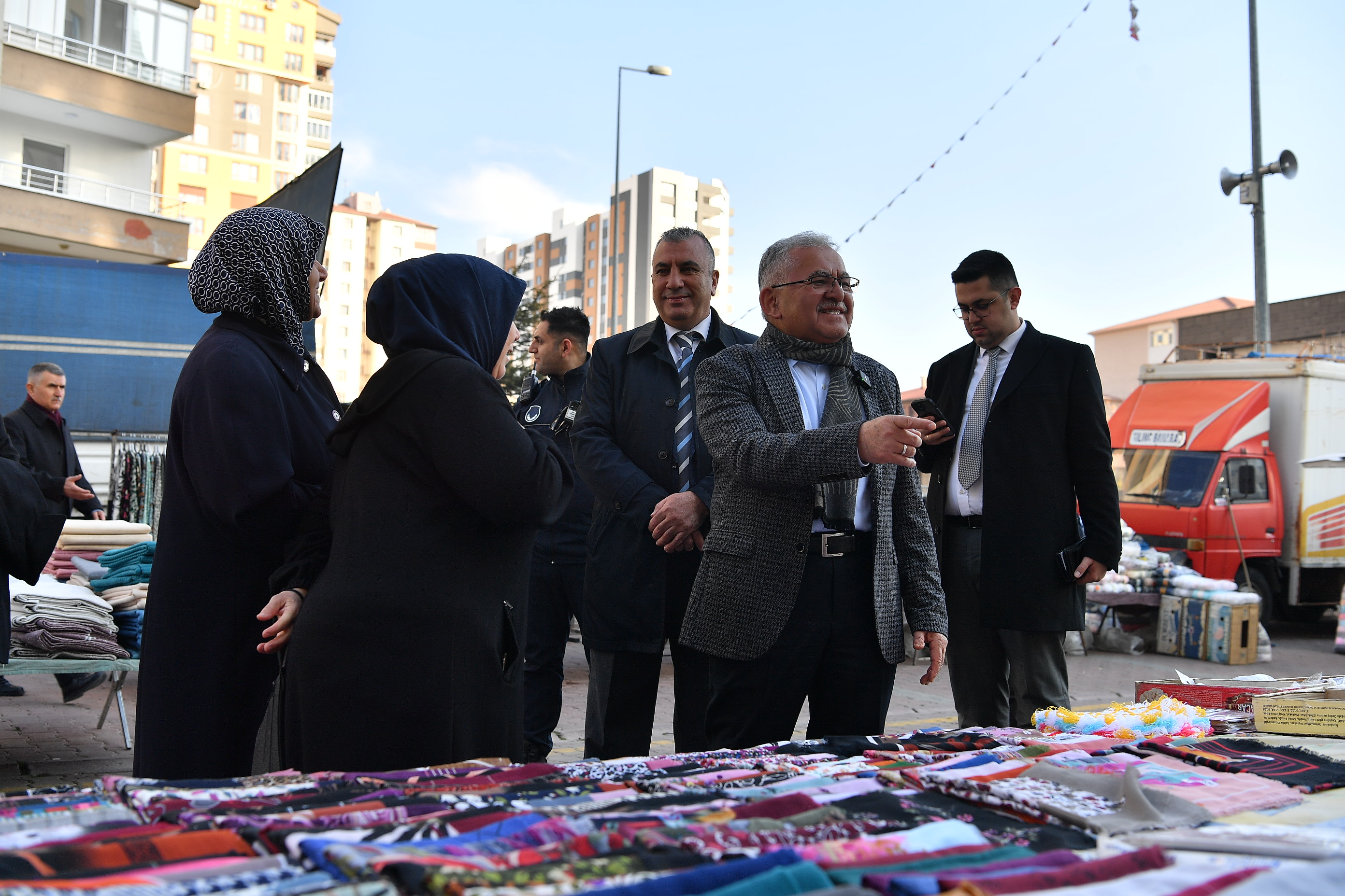 Başkan Büyükkılıç'tan Gültepe Pazar Yeri ve Sivas Caddesi esnafına ziyaret<