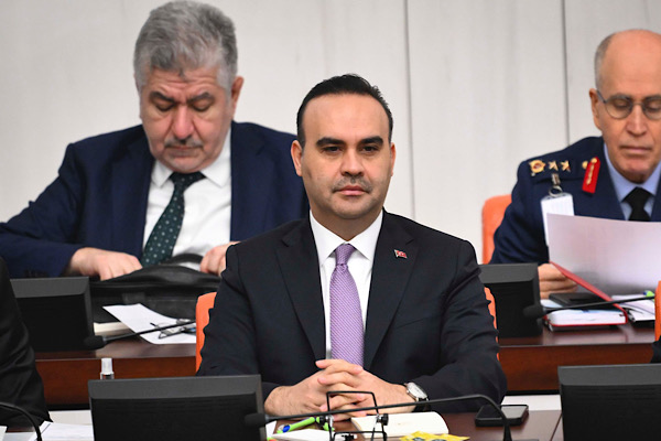 Bakan Kacır, TBMM'ye Togg T10F ile geldi