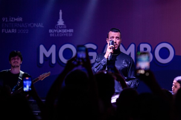İzmir’in Mogambo Geceleri’nde Cem Adrian konseri