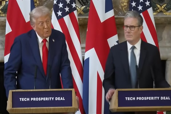 Trump,  Starmer ile düzenlediği basın toplantısında Putin'e ateş püskürdü <