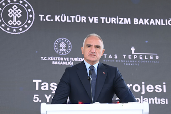 Bakan Ersoy, Rami Kütüphanesi’nde Çocuk ve Sanat Bienali açılışını gerçekleştirdi<