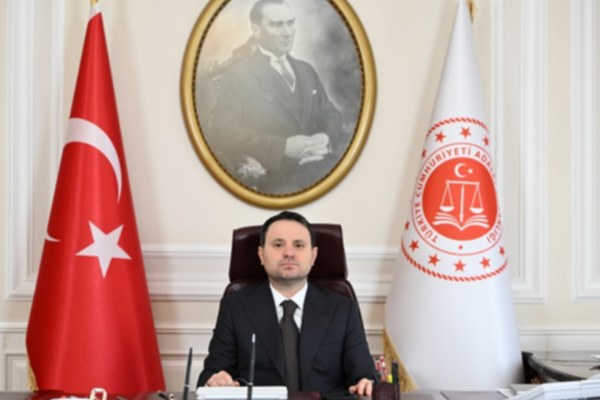 Bakan Gürlek: 8 ilde sahte kimlik ve resmi belge operasyonunda 31 şüpheliye gözaltı