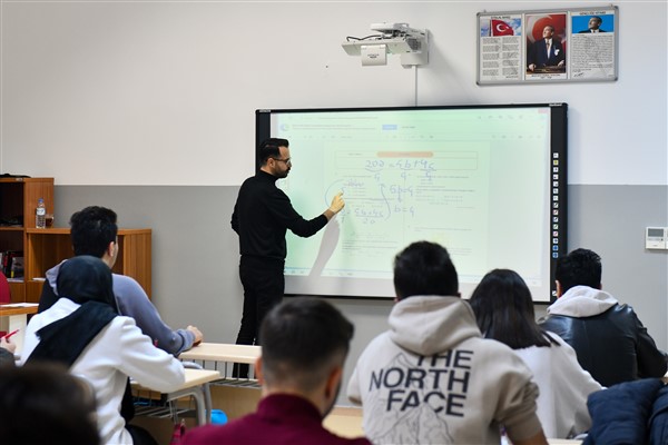 Ankara Büyükşehir Belediyesi'nin YKS hazırlık kursları devam ediyor