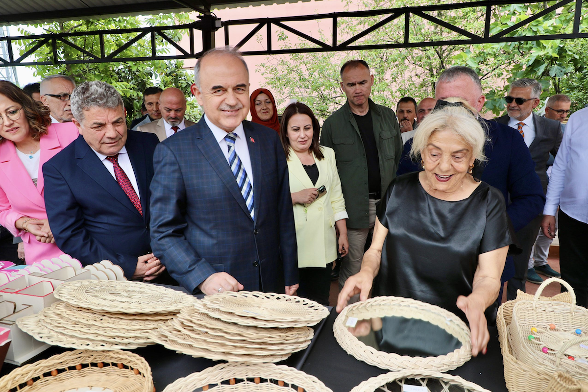 Vali Erol, el ürünleri sergisinin açılışını yaptı