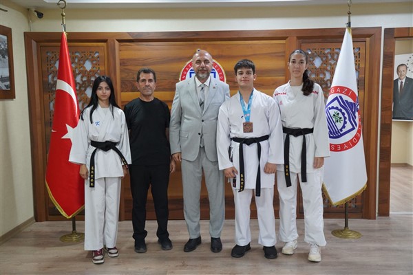Orhangazi'nin genç karetecileri, Başkan Aydın'ı ziyaret etti