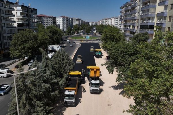 Fırat Bulvarı’nın ikinci etabında asfalt serimi başladı<