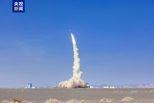 Çin, bir roketle 8 uyduyu fırlattı<