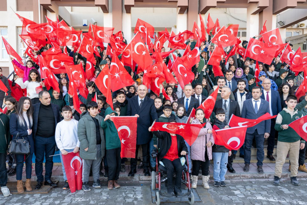 Başkan Er, Barguzu Ortaokulu’nu ziyaret etti<