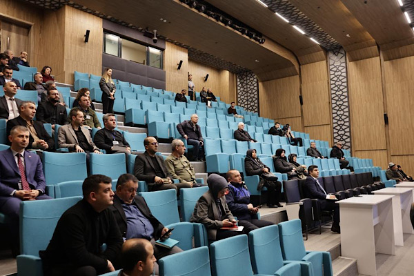 Başkan Kahveci, Halk Günü Toplantısı’nda vatandaşların taleplerini dinledi<