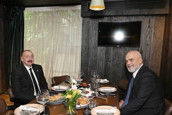 Aliyev ve Rama çalışma yemeğinde bir araya geldi<